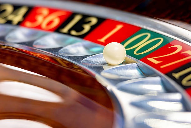 Live Roulette dealer and wheel interface on kenzobet slot